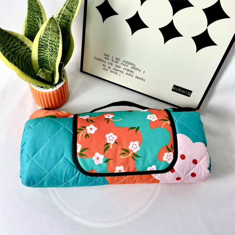 Ковдра для пікніка. Портативний килимок для пляжу